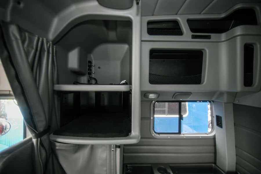 peterbilt 389 storage
